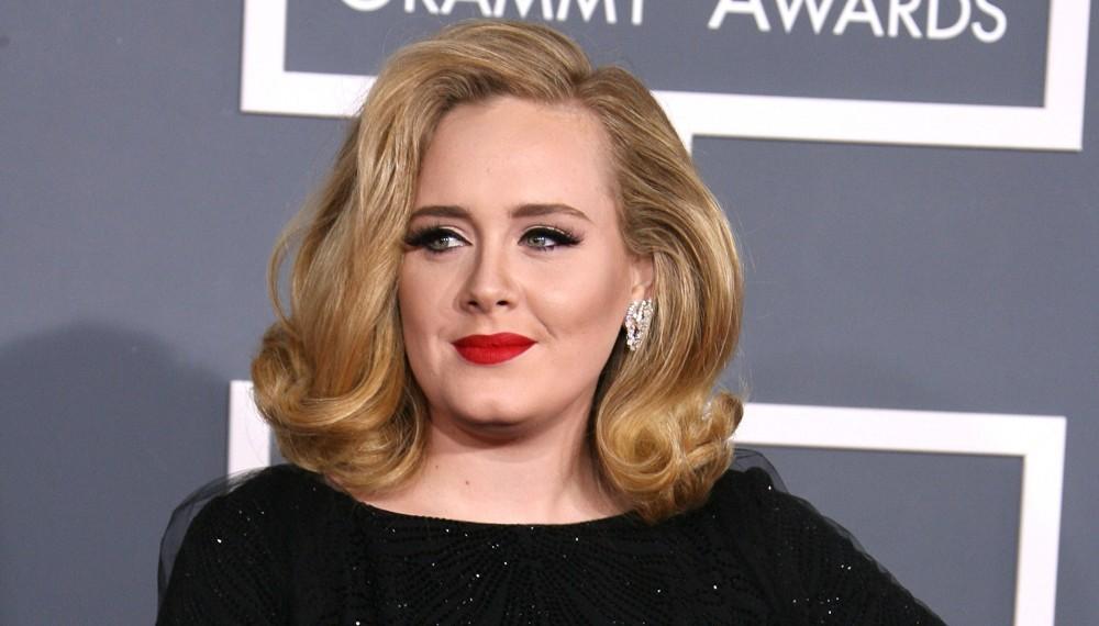 adele-54th-annual-grammy-awards-01 class="wp-image-33206" 