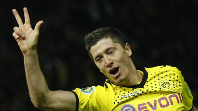 Piłka, bramka, cztery gole &#8211; Lewandowski jest na fali a Borussia Dortmund będzie zniżkować?