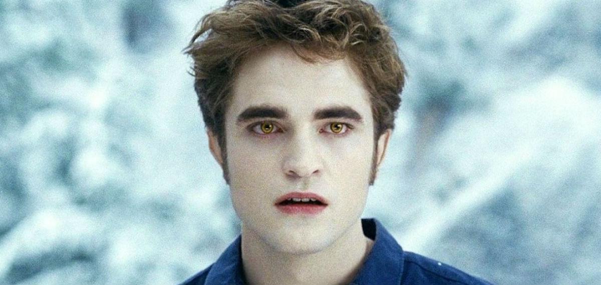 Robert Pattinson jako wampir Edward w filmie Zmierzch class="wp-image-439096" 