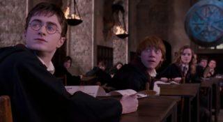 Seria o "Harrym Potterze" znika ze sklepów. Fani masowo wykupują książki J.K. Rowling