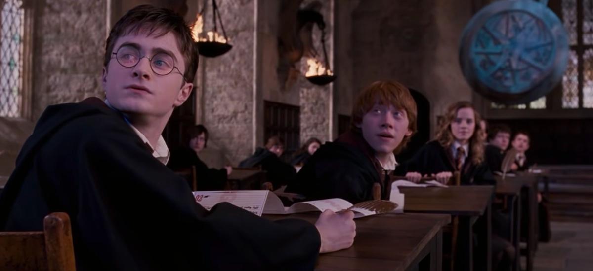 Seria o "Harrym Potterze" znika ze sklepów. Fani masowo wykupują książki J.K. Rowling