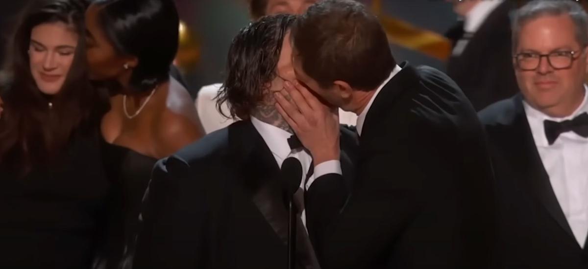 Pocałunek aktorów z The Bear i hołd dla Matthew Perry'ego. Najważniejsze momenty Emmy 2023
